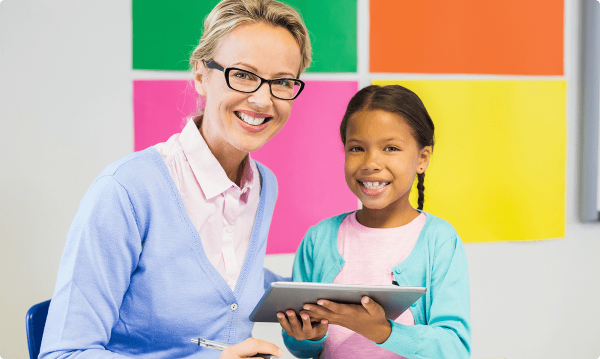 ZoniLive teacher and kid smiling in a positive and engaging learning session
